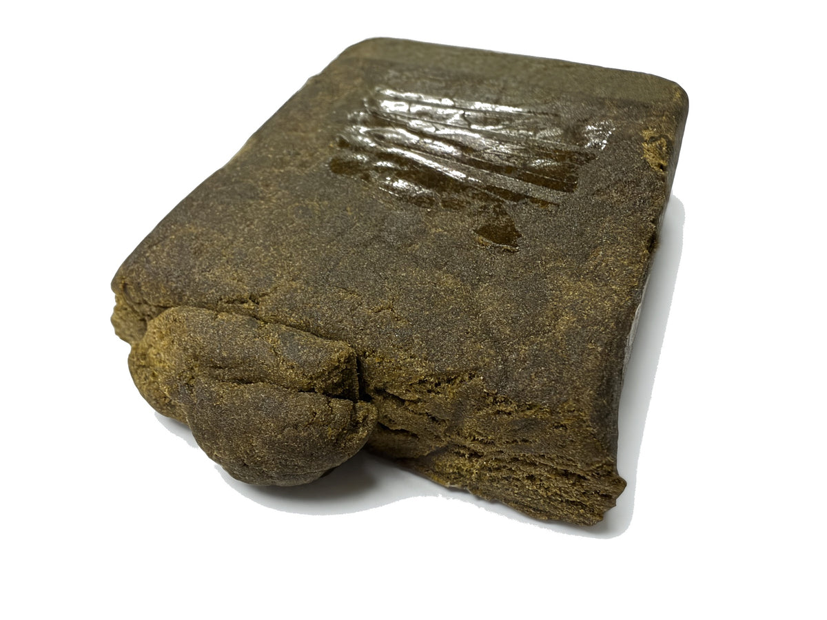 Résine de CBD Nouvelle Octane – hash CBD 46% sur fond blanc – Tiny Green