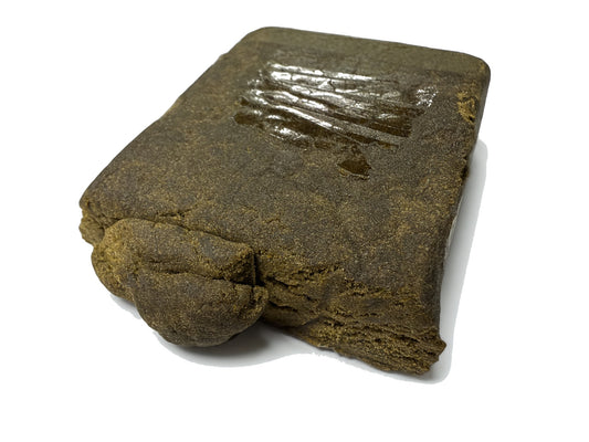 Résine de CBD Nouvelle Octane – hash CBD 46% sur fond blanc – Tiny Green