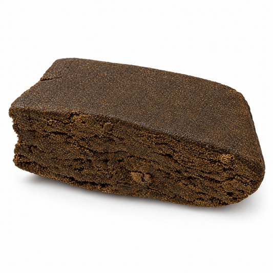 Résine de CBD Beldia – hash CBD façon marocaine sur fond blanc – Tiny Green