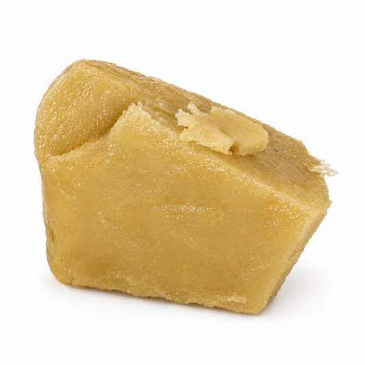 Résine de CBD Royal Piatella – piatella blond sans solvant sur fond blanc – Tiny Green